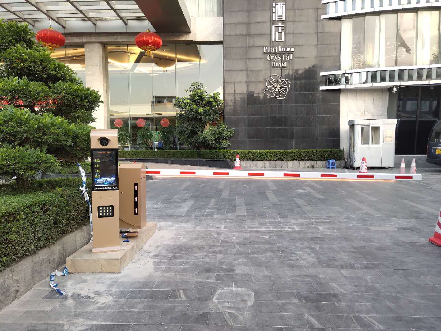 灑店停車場采用LCD大屏車牌識(shí)別項(xiàng)目